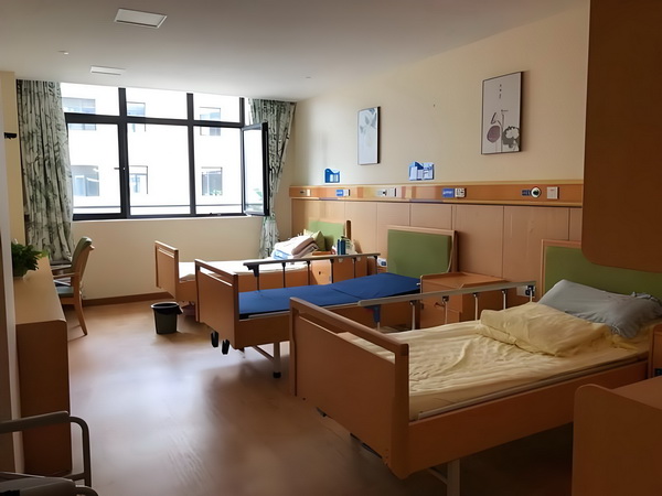 深圳留学生落户政策_演硬汉成名却情路坎坷，8年不敢谈恋爱，遇小10岁的她成宠妻狂魔 却情路坎坷月均0元费用